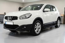 Nissan Qashqai 2010–2014 Bočne stopnice Allmond Black (2 kosa, aluminij) fotografija 1