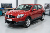 Nissan Qashqai 2010–2014 Bočne stopnice Bosphorus Black (2 kos, aluminij) fotografija 1