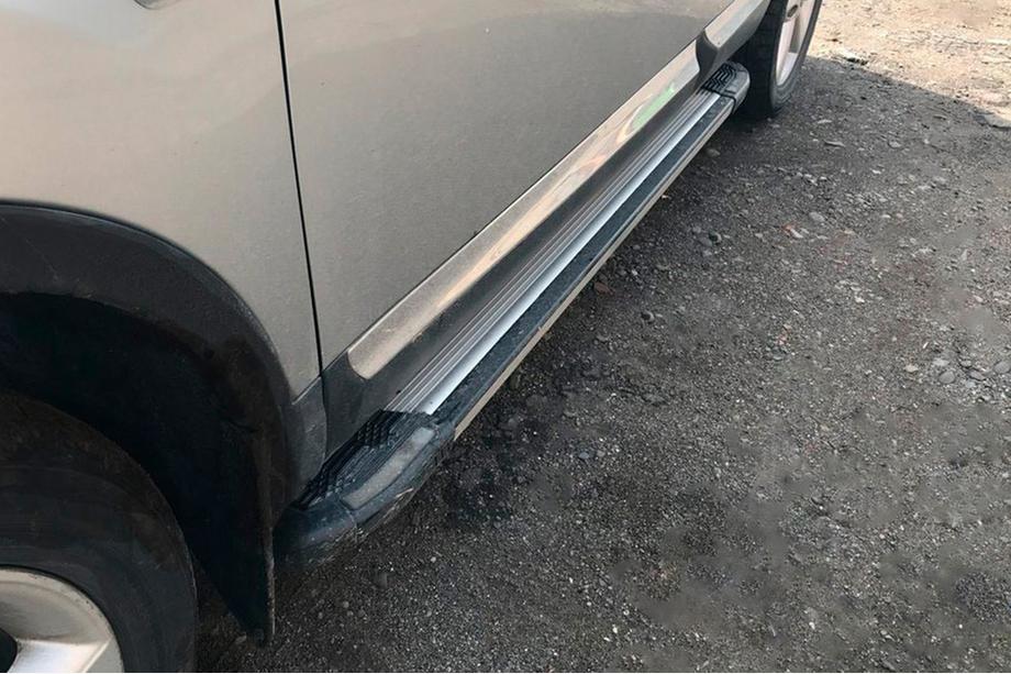 Nissan Qashqai 2014–2021 Stranske stopnice Rainbow (2 kos, aluminij) Image