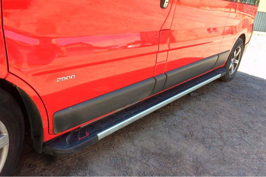 Nissan Primastar 2002–2014 Stranske stopnice RedLine V1 (2 kos, aluminij) Image