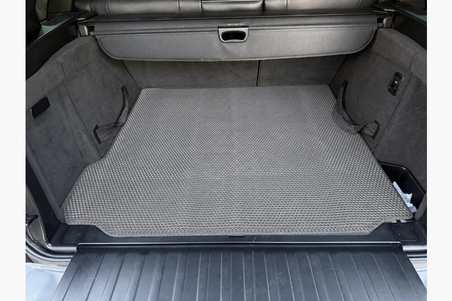 BMW X5 E70 2007–2013 Gumijasta podloga za prtljažnik Carsuit (Siva) Image