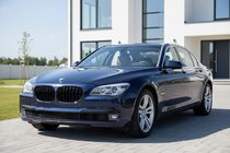 BMW serija 7 F01/F02 2008–2015 Ledvične rešetke M-Look (črni visok sijaj) fotografija 1