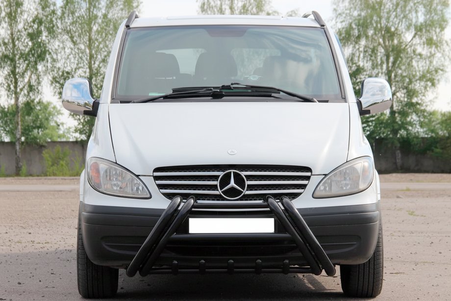 Mercedes Viano 2004–2014 Kelebek WT011 Black sprednji zaščitni lok (bullbar) iz nerjavečega jekla Image