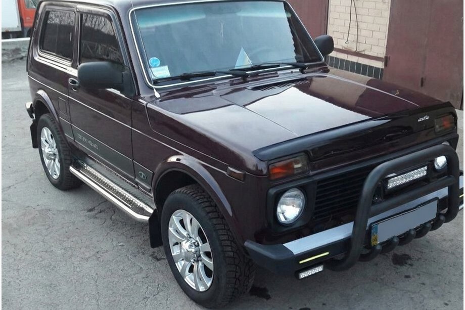 Lada Niva in Urban 1977– Zaščitni lok (bullbar) QT006 Black (nerjaveče jeklo) Fotografija 1