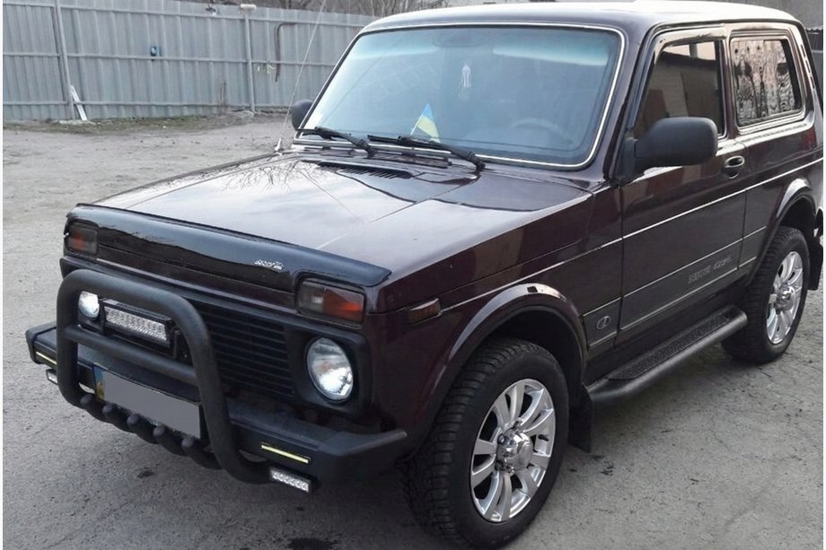 Lada Niva in Urban 1977– Zaščitni lok (bullbar) QT006 Black (nerjaveče jeklo) Fotografija 2