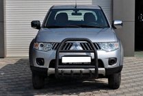 Mitsubishi L200 2006–2015 Zaščitni lok (bullbar) QT007 Black (nerjavno jeklo) fotografija 2