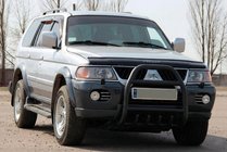 Mitsubishi Pajero Sport 1996–2007 Zaščitni lok QT007 Black (nerjavno jeklo) fotografija 2