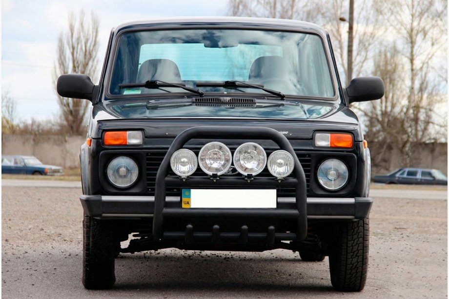 Lada Niva in Urban 1977– Zaščitni lok (bullbar) QT007 Black (nerjavno jeklo) Fotografija 1