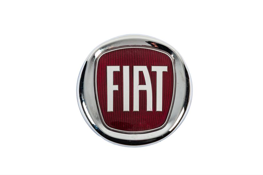 Fiat Emblem (rdeč, s pritrditvijo) 120 mm Image