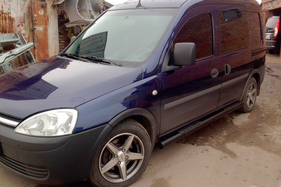Opel Combo 2002–2012 Stranske cevi Black (2 kos, nerjaveče jeklo) Image