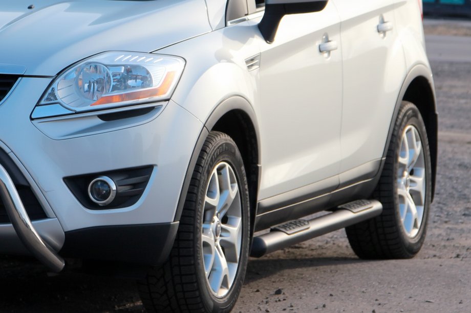Ford Kuga 2008–2013 Ravne bočne cevi Black (2 kosa, nerjavno jeklo) Image