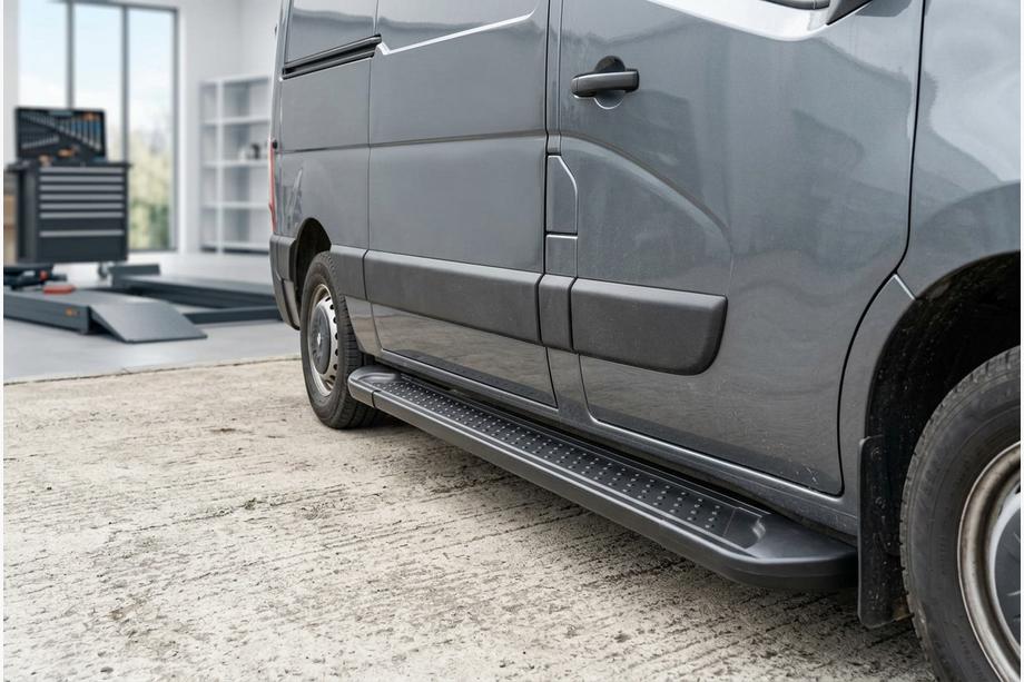 Renault Master 2011–2023 Bočne stopnice Allmond Black (2 kosa, aluminij) Image