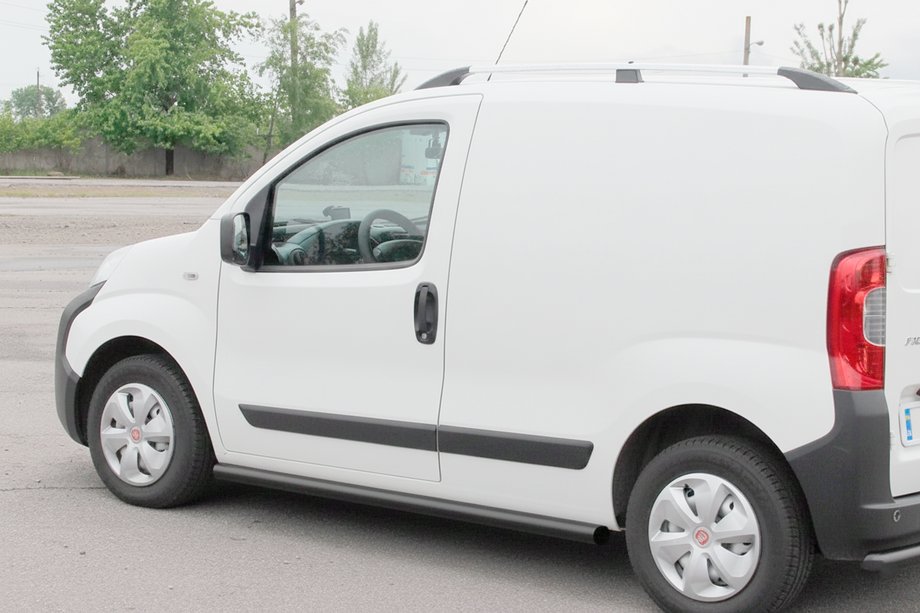 Fiat Fiorino/Qubo 2008–2024 Stranske cevi Ø60 Black (2 kosa, nerjavno jeklo) Image