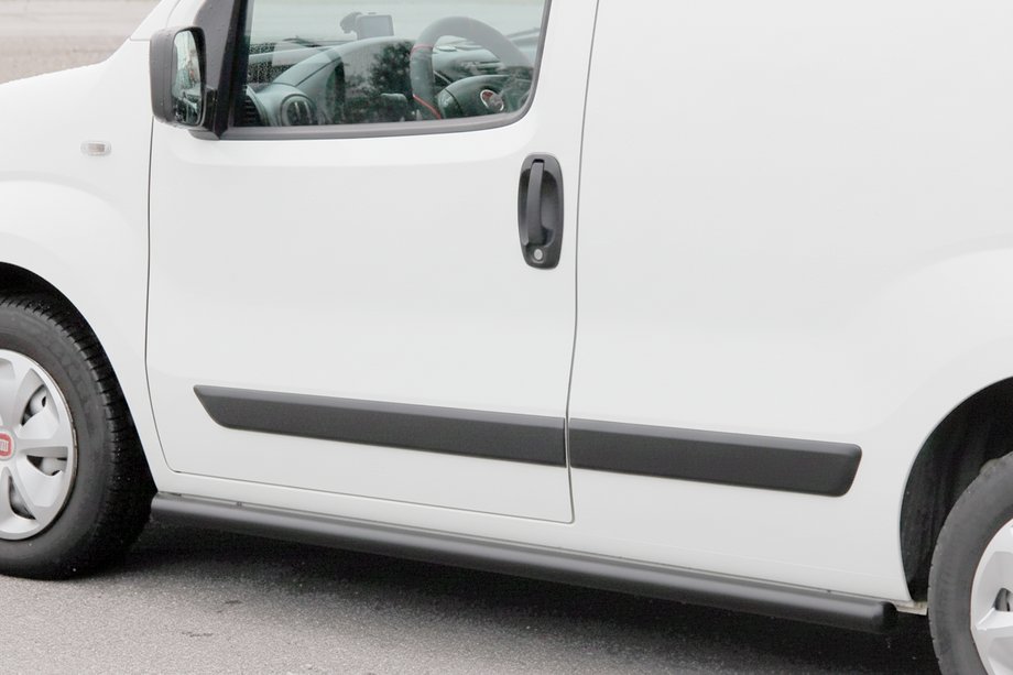 Peugeot Bipper 2008–2017 Stranske cevi Ø60 Black (2 kosa, nerjavno jeklo) Fotografija 2