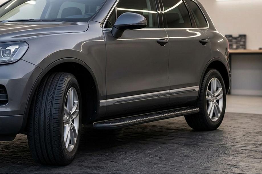Volkswagen Touareg 2002–2010 Bočne stopnice Bosphorus Black (2 kos, aluminij) Image