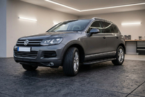 Volkswagen Touareg 2010–2018 Bočne stopnice Bosphorus Black (2 kos, aluminij) fotografija 1