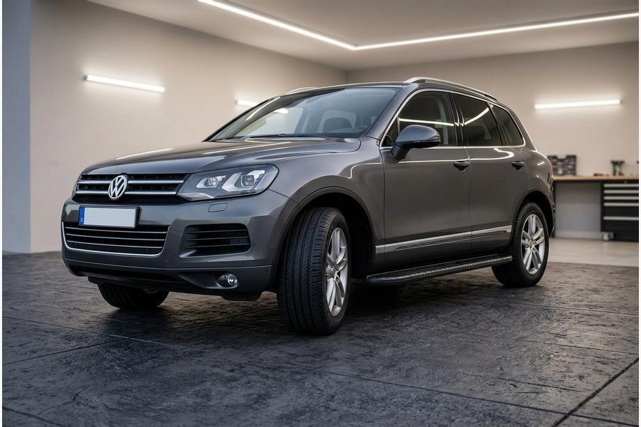 Volkswagen Touareg 2010–2018 Bočne stopnice Bosphorus Black (2 kos, aluminij) Image