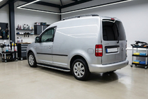 Volkswagen Caddy 2004–2010 Stranske stopnice Tayga Grey (2 kos, aluminij) Standardna baza fotografija 1