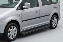 Volkswagen Caddy 2010–2015 Bočne stopnice Allmond Black (2 kosa, aluminij) Maxi medosna razdalja fotografija 1