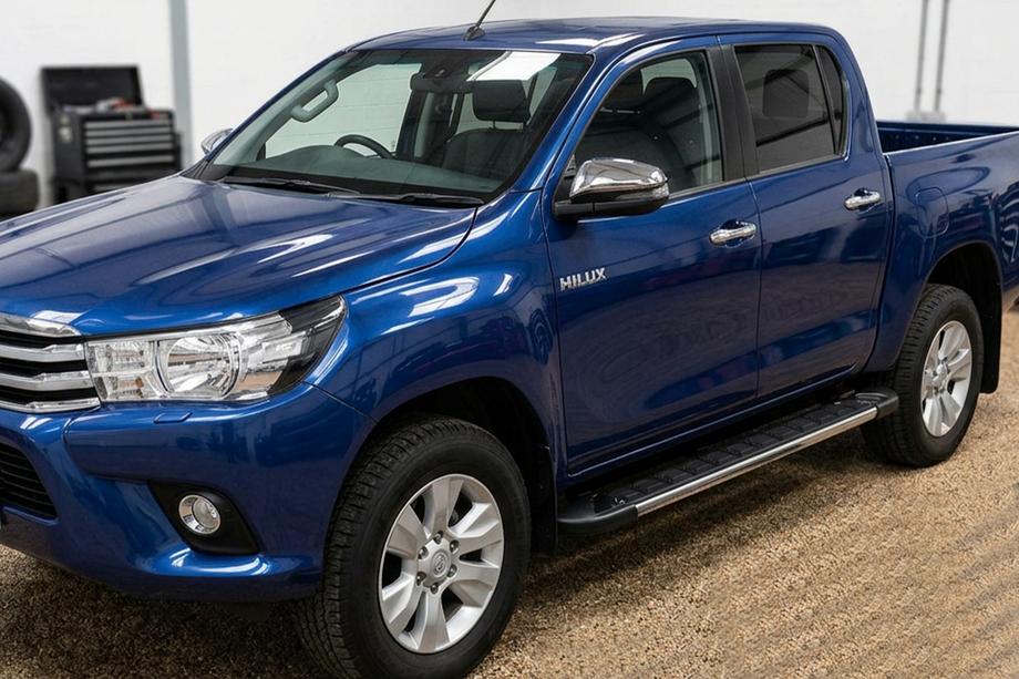 Toyota Hilux 2015– Stranske stopnice RedLine V1 (2 kos, aluminij) Image
