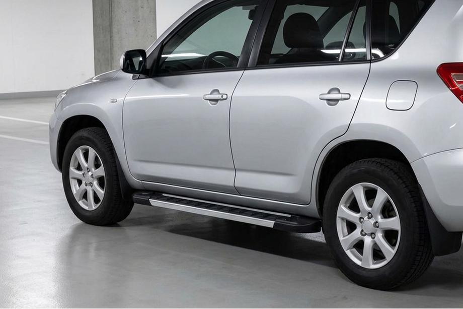 Toyota Rav 4 2006–2013 Stranske stopnice RedLine V1 (2 kos, aluminij) Image