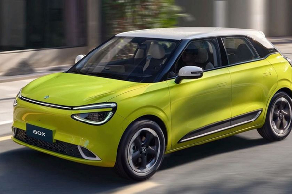Pregled Dongfeng Box EV: kompaktna električna kombilimuzina