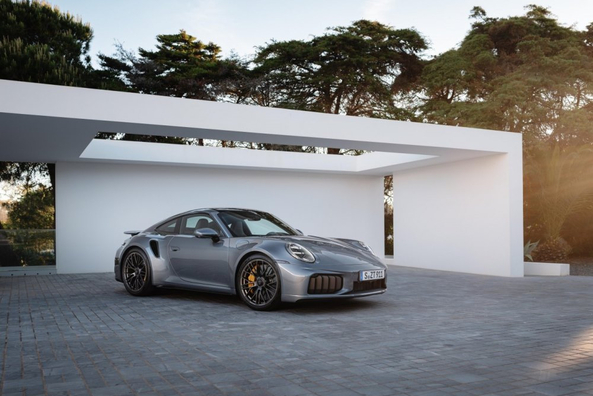 Test Porsche 911 Turbo S T-Hybrid: najmočnejši serijski 911