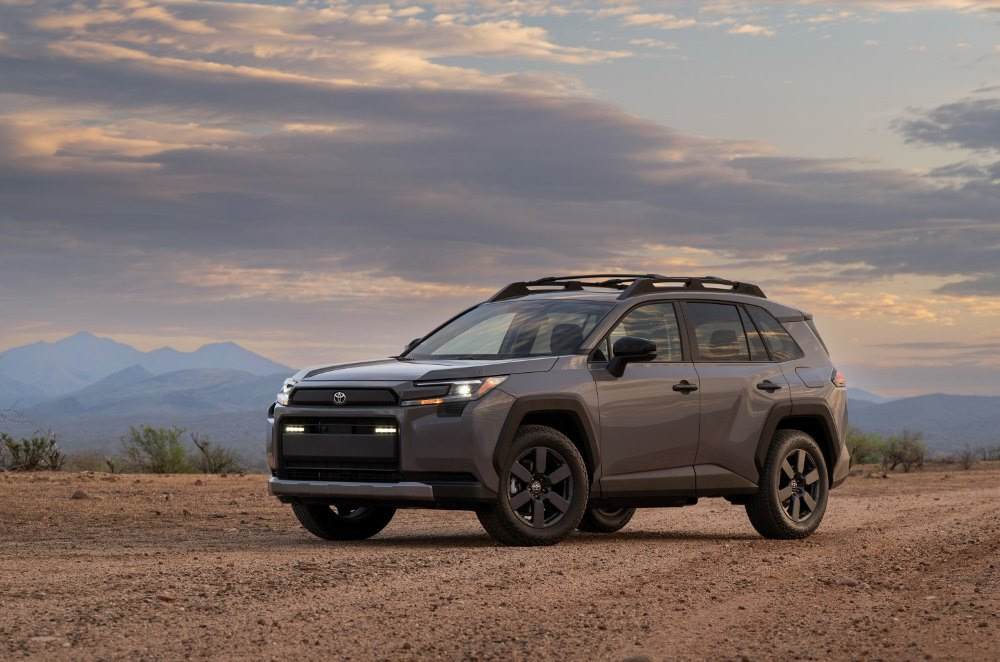 Pregled Toyota RAV4 Woodland: pustolovski crossover s hibridnim pogonom