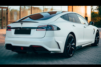 Tesla Model S 2012– Komplet karoserijskih dodatkov LRT-Design Carbon fotografija 10