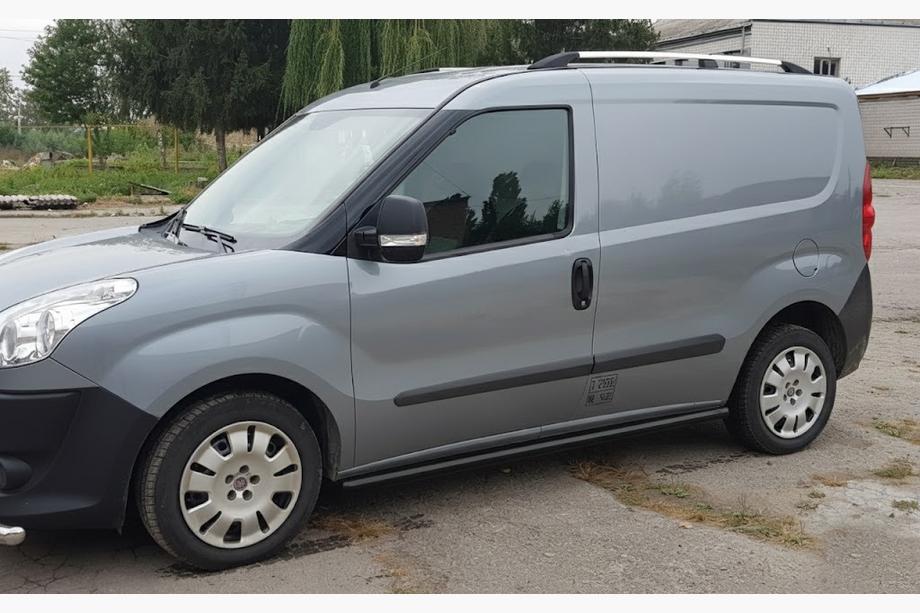 Fiat Doblo II 2010–2022 Stranske cevi Black (2 kos, nerjaveče jeklo) 70 mm, Maxi baza Fotografija 3