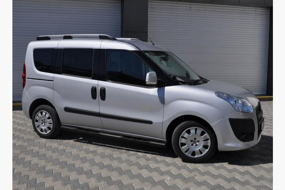 Fiat Doblo II 2010–2022 Stranske cevi Black (2 kos, nerjaveče jeklo) 70 mm, Maxi baza Fotografija 2