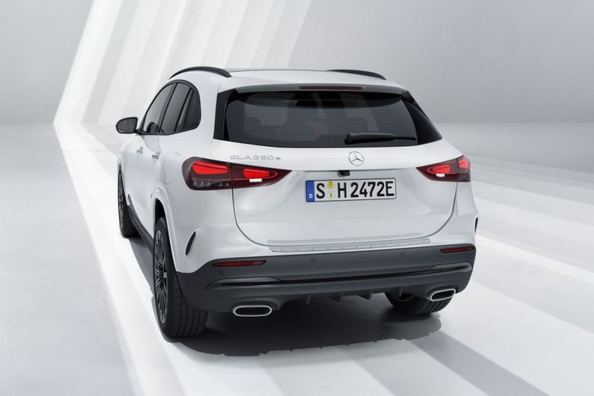 Pregled Mercedes-Benz GLA (H247): kompaktni premijski crossover Fotografija 4