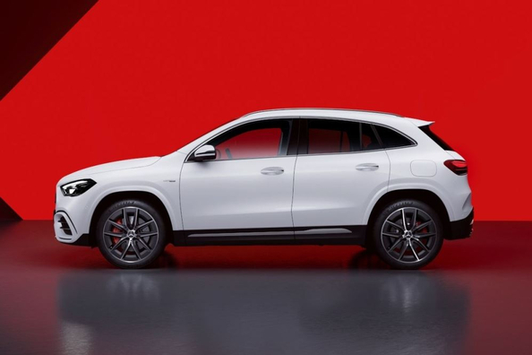 Pregled Mercedes-Benz GLA (H247): kompaktni premijski crossover Fotografija 2