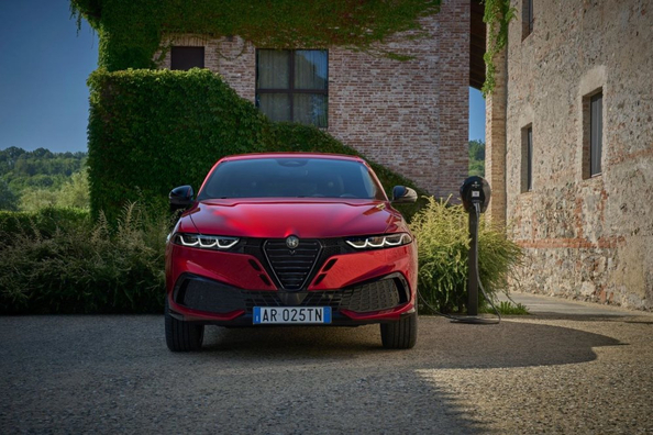 Test Alfa Romeo Tonale 2025: italijanski slog v kompaktnem križancu