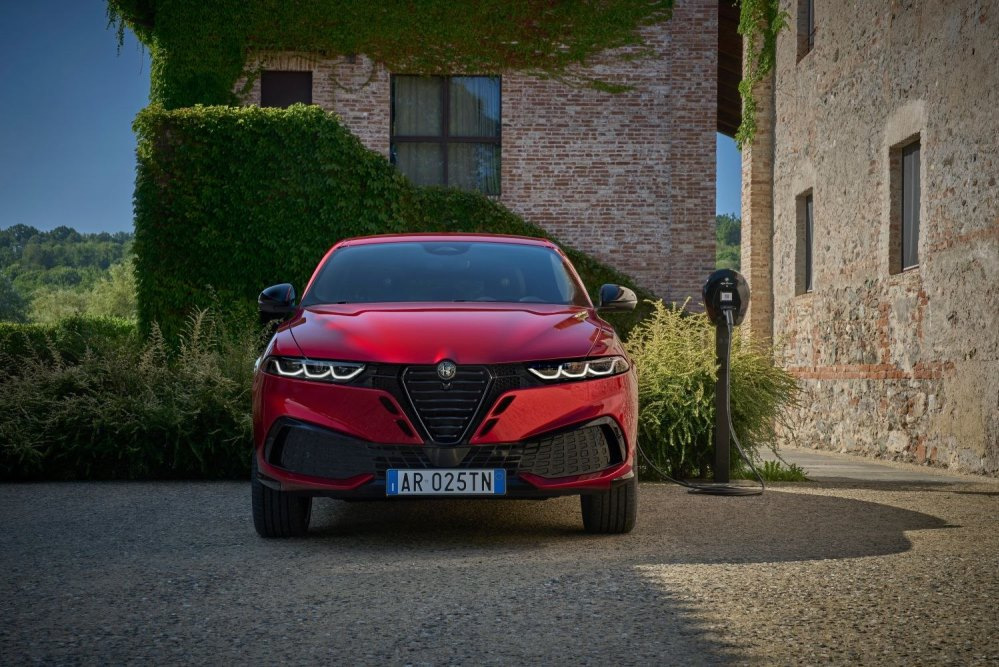 Test Alfa Romeo Tonale 2025: italijanski slog v kompaktnem križancu