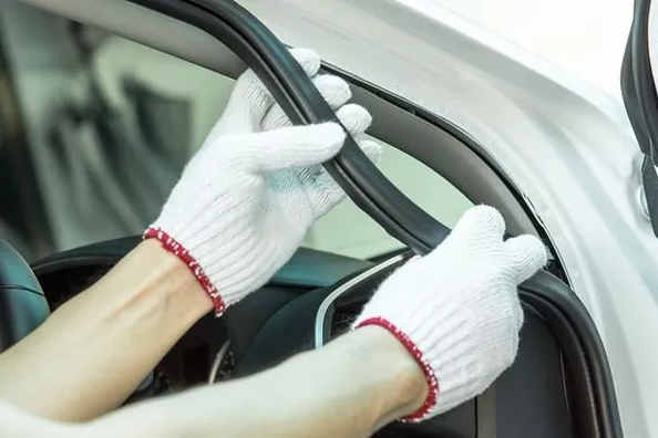 Kako vedeti, kdaj je čas za menjavo tesnil avtomobilskih vrat?