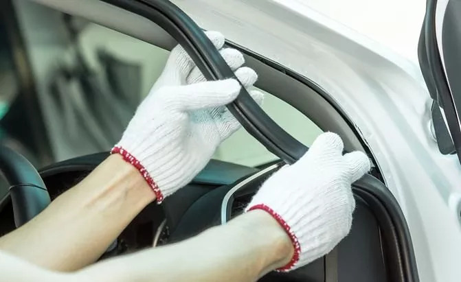 Kako vedeti, kdaj je čas za menjavo tesnil avtomobilskih vrat?