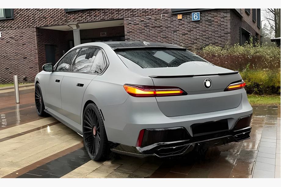 BMW serija 7 G70/G71 2022– Difuzor zadnjega odbijača z izpušnimi zaključki (za M760, M-Sport in i7 M70) Image