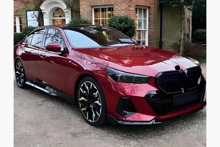 BMW 5/i5 serija G60/G60E/G61 2023– Sprednji lip spojler odbijača Lip Gloss Black (za M-Sport) Image