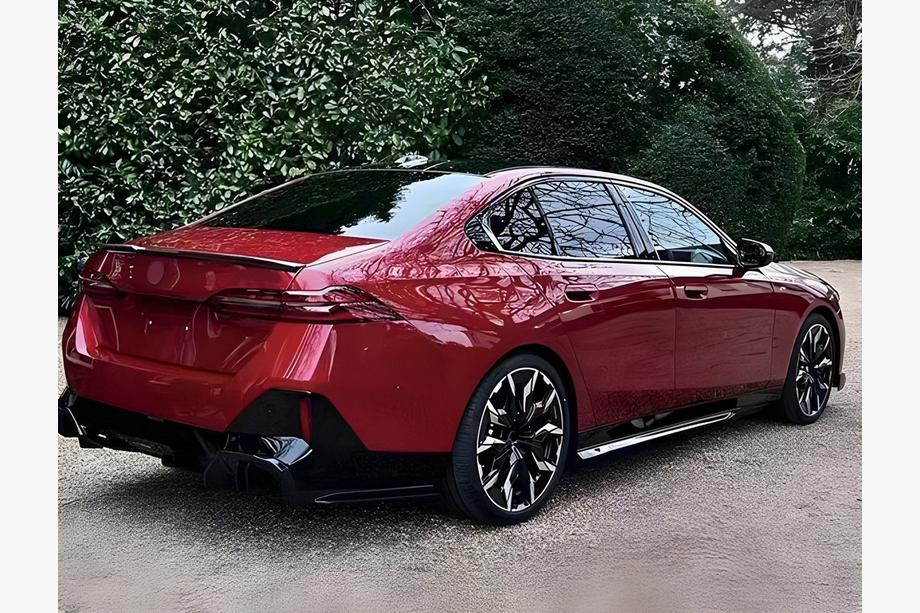 BMW 5/i5 serija G60/G60E/G61 2023– Podaljški pragov (za M-Sport pragove) Image