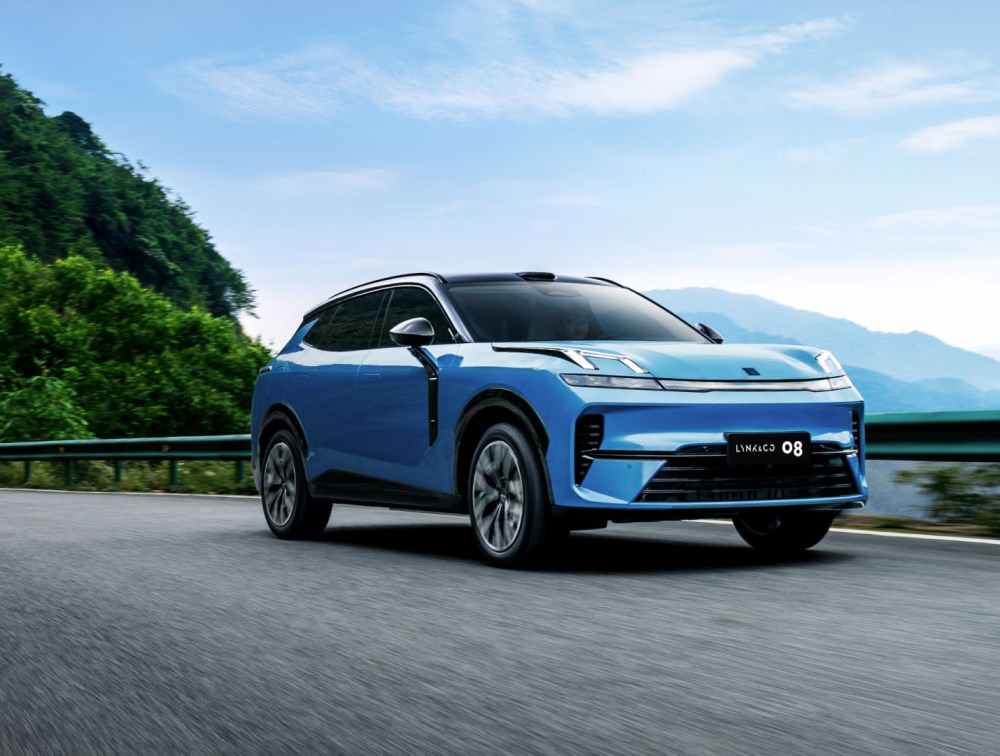 Lynk & Co 08: pregled premijskega priključnega hibridnega križanca