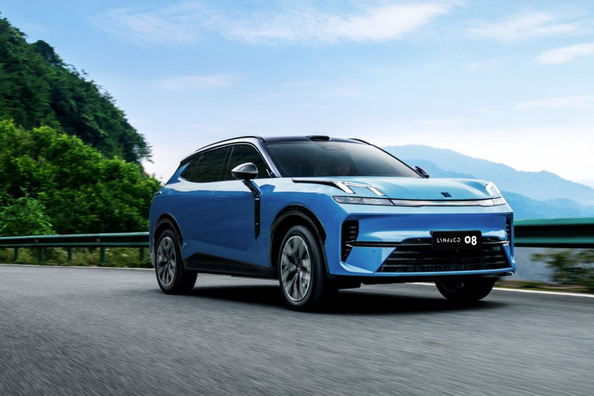 Lynk & Co 08: pregled premijskega priključnega hibridnega križanca