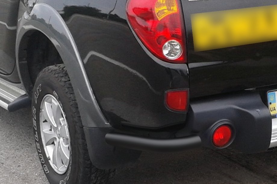 Mitsubishi L200 2006–2015 Zadnji koti AK003 Black (2 kos, nerjaveče jeklo) Fotografija 2