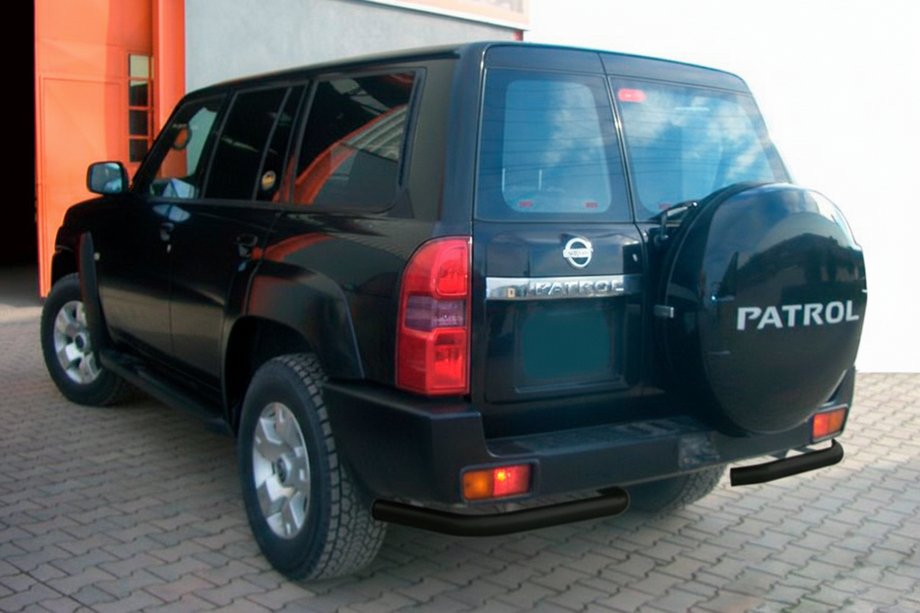 Nissan Patrol Y61 1997–2011 Zadnji vogali AK003 Black (2 kos, nerjavno jeklo) Image