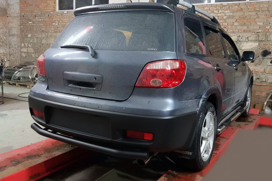 Mitsubishi Outlander 2001–2006 Zadnji zaščitni lok AK002/2 Black (nerjaveče jeklo) Image