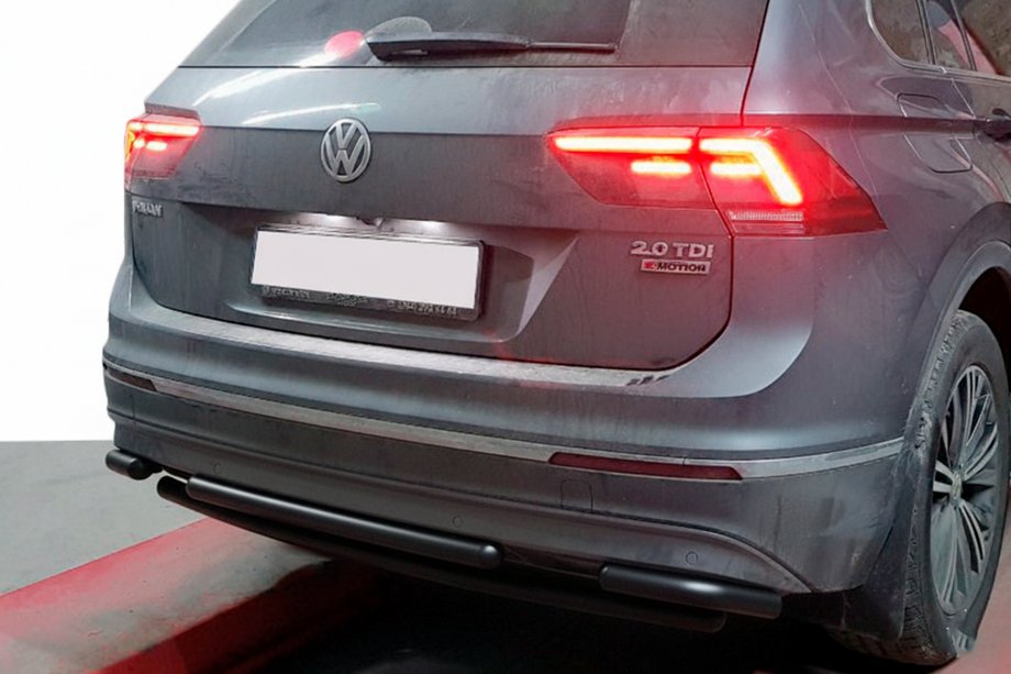 Volkswagen Tiguan 2016–2023 Zadnji zaščitni lok AK001-2 Black (nerjavno jeklo) Image