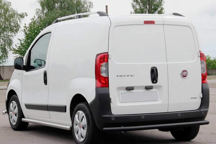 Fiat Fiorino/Qubo 2008–2024 Zadnja zaščitna cev Black (nerjavno jeklo) Image