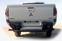 Mitsubishi L200 2006–2015 Zadnji zaščitni lok AK007 Black (nerjaveče jeklo) fotografija 1