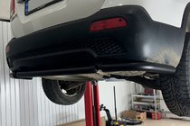 Kia Sorento II XM 2009–2014 Zadnji kotni elementi za sredinsko cev AK007-3 Black (2 kos, nerjaveče jeklo) fotografija 2