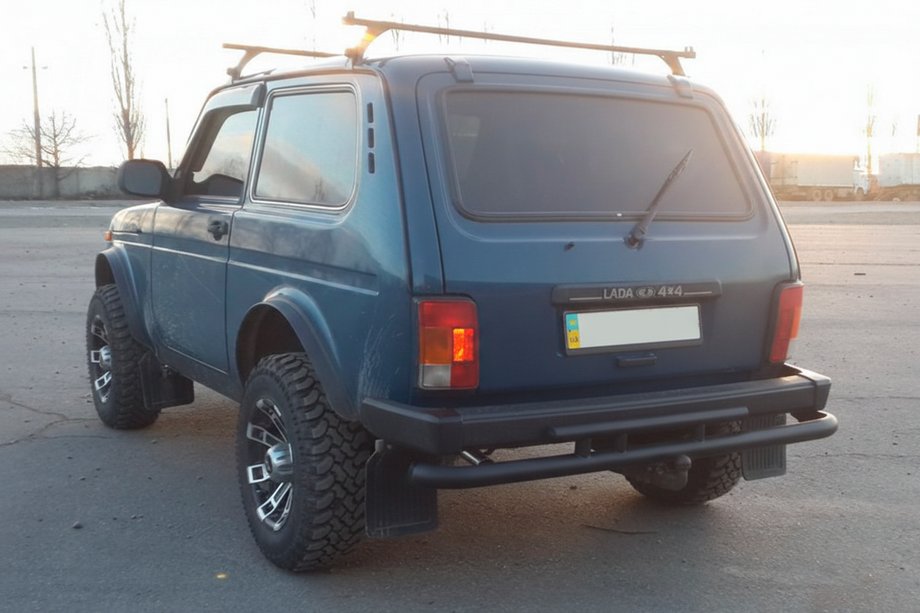 Lada Niva in Urban 1977– Zadnji zaščitni lok AK002 dvojni Črna Image